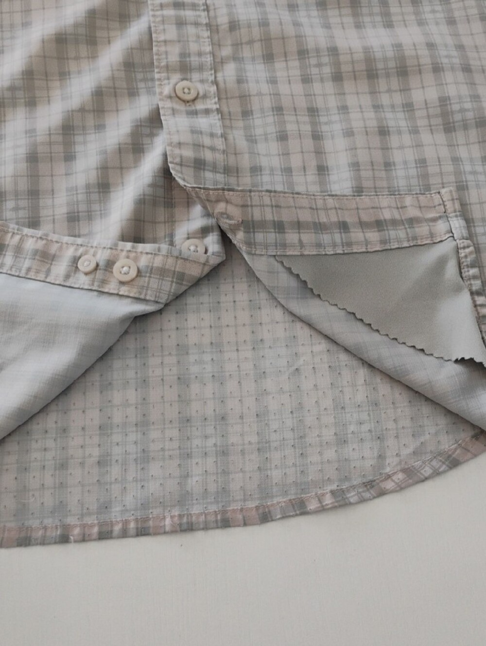 Huk Men's Tide Point Short Sleeve Gray Beige Plaid Fishing Shirt Ventilated - L - Picture 9 of 12